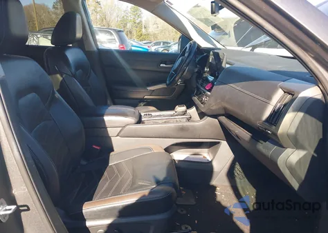 2023 Nissan Pathfinder Platinum 4Wd from USA, damaged, VIN 5N1DR3DK3PC236067